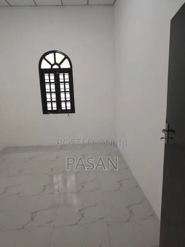 කඩවත තනිමහල් නිවසක්