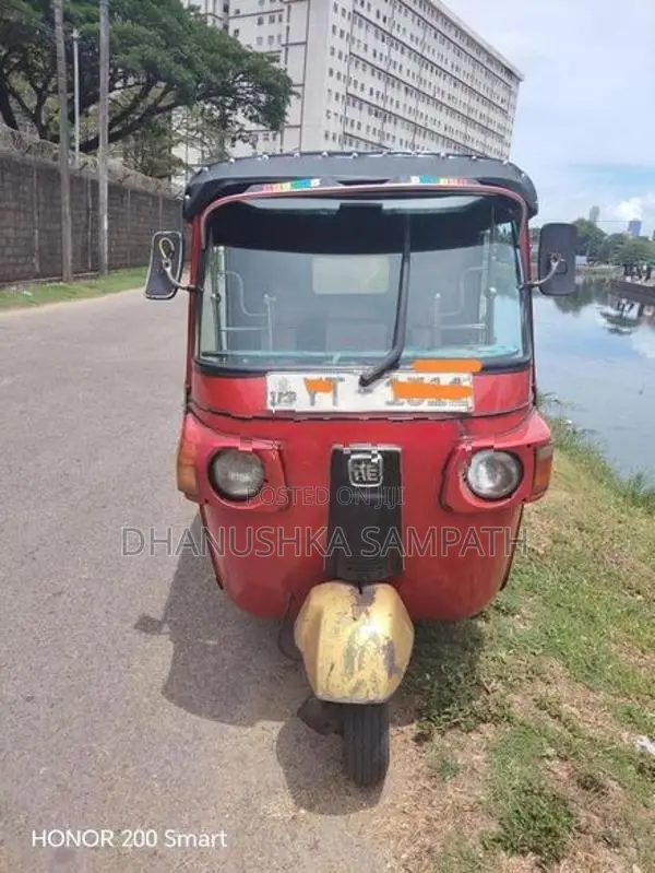 Bajaj RE 2011