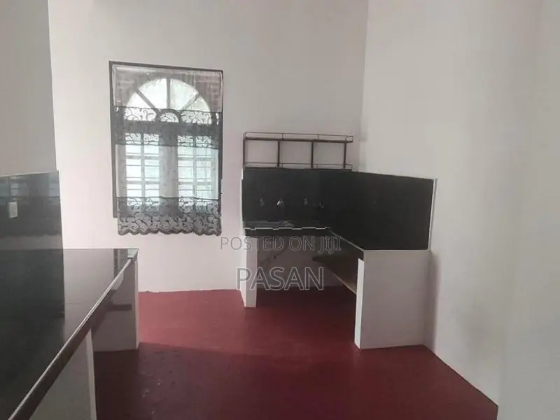 කඩවත තනිමහල් නිවසක්