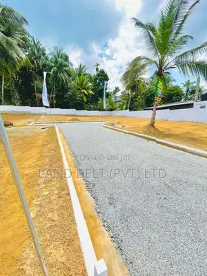 Land in Panagoda