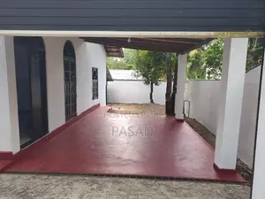 කඩවත තනිමහල් නිවසක්