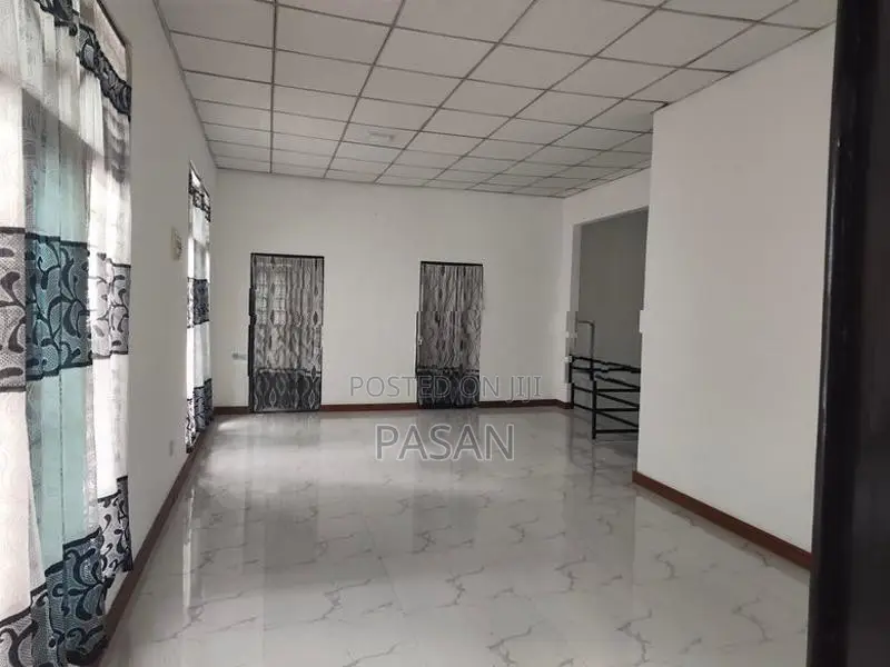 කඩවත තනිමහල් නිවසක්