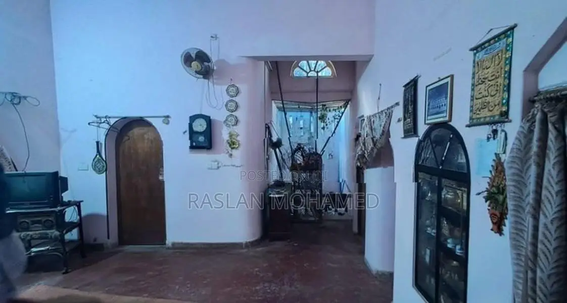 House with 12.8 Perch Land for Sale in Sammanthurai, Ampara.