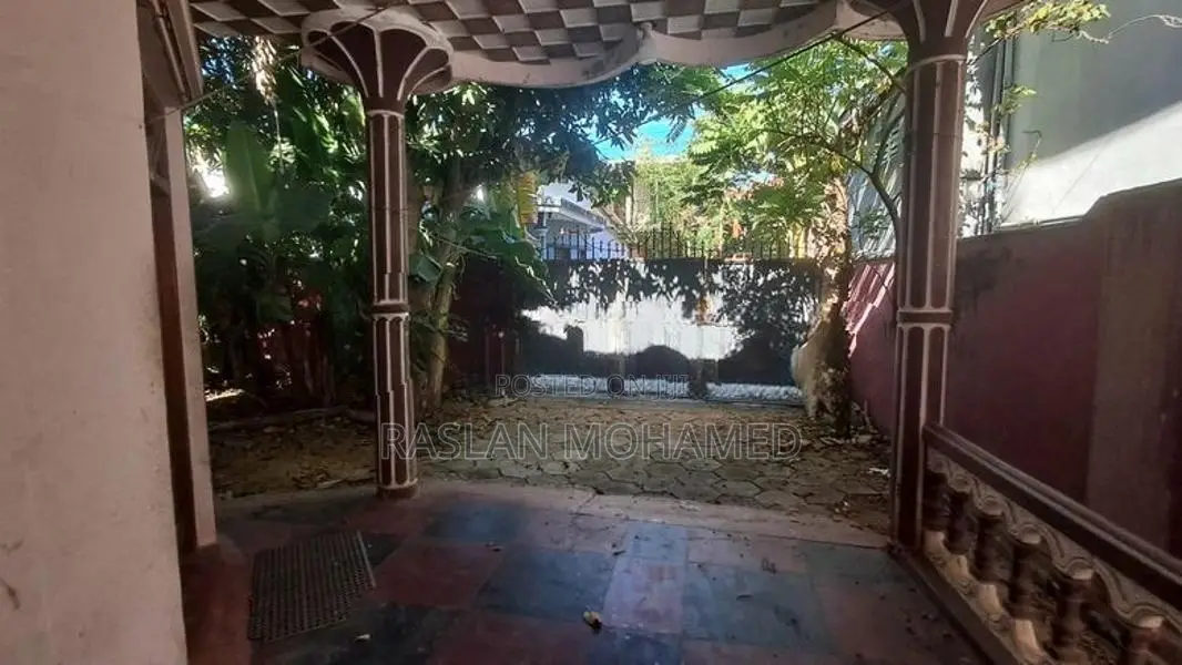 House with 12.8 Perch Land for Sale in Sammanthurai, Ampara.