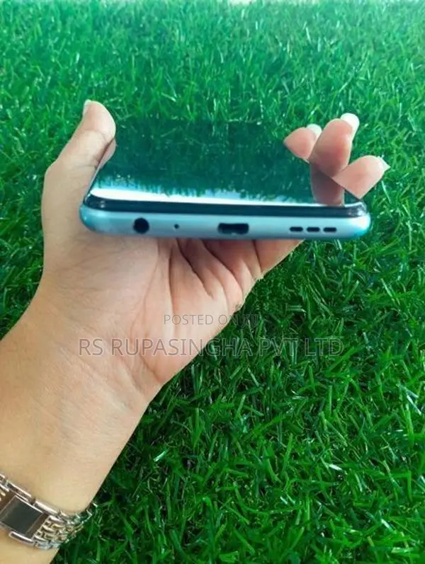 Vivo V20 3GB/32GB (Used)