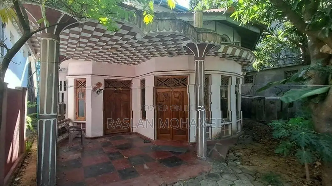 House with 12.8 Perch Land for Sale in Sammanthurai, Ampara.