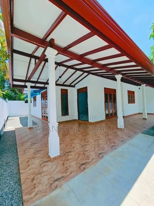 New Spacious Single Storey Quality House For Sale In Kesbewa Road