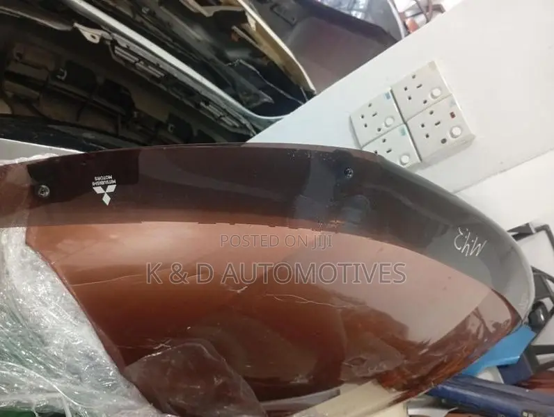 Mitsubishi Outlander Bonnet Visor