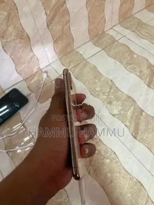 Apple iPhone XS (Used)