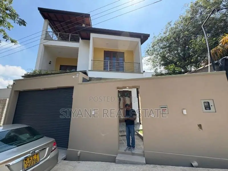 Super 3 Storey House for Sale in Malabe Kahanthota Road
