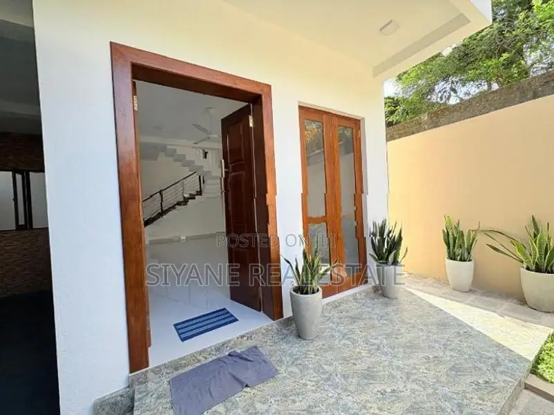 Super 3 Storey House for Sale in Malabe Kahanthota Road