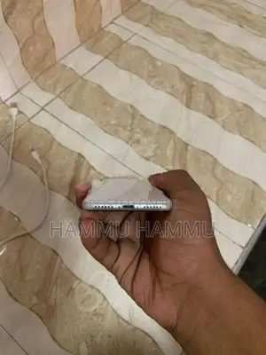 Apple iPhone SE 2 (Used)