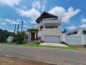 modern super luxury house for sale in Battaramulla