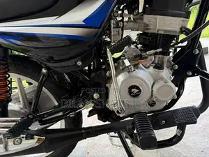 Bajaj CT100 ES 2025