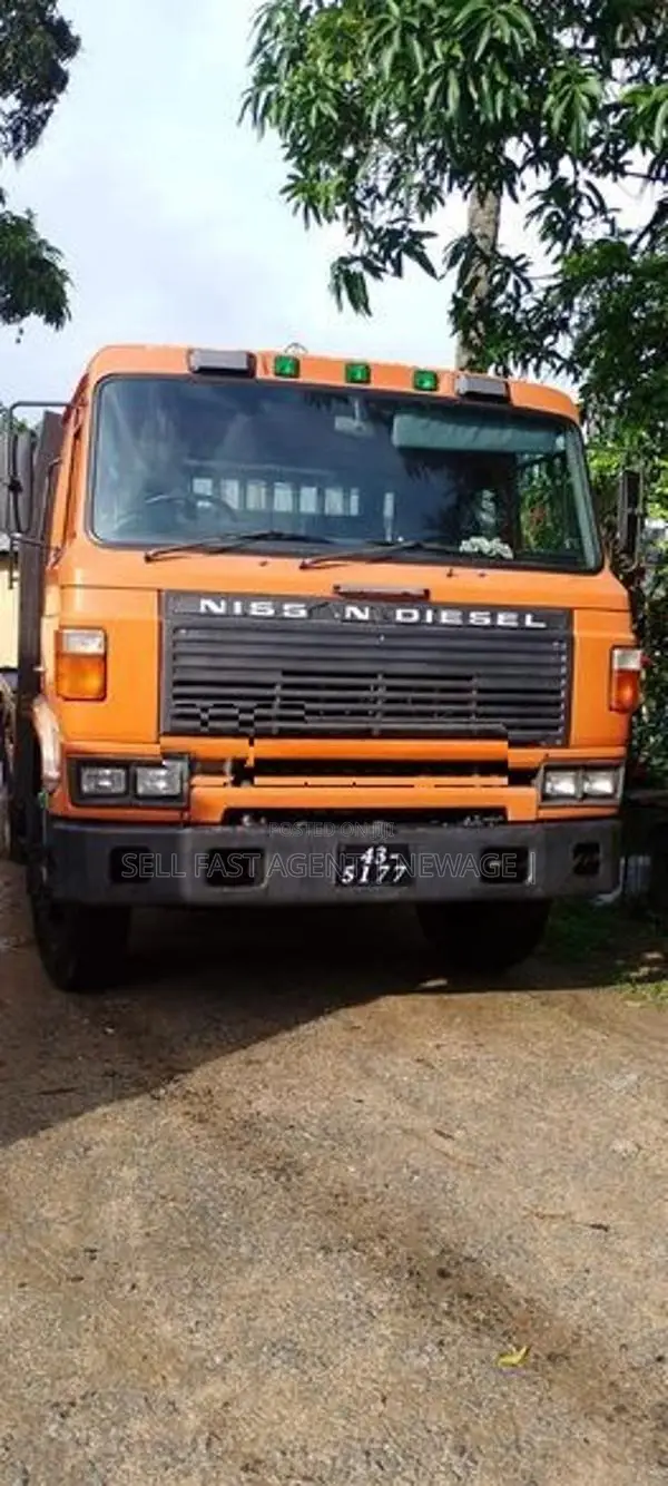 Nissan CWD53P 10Wheeler Lorry