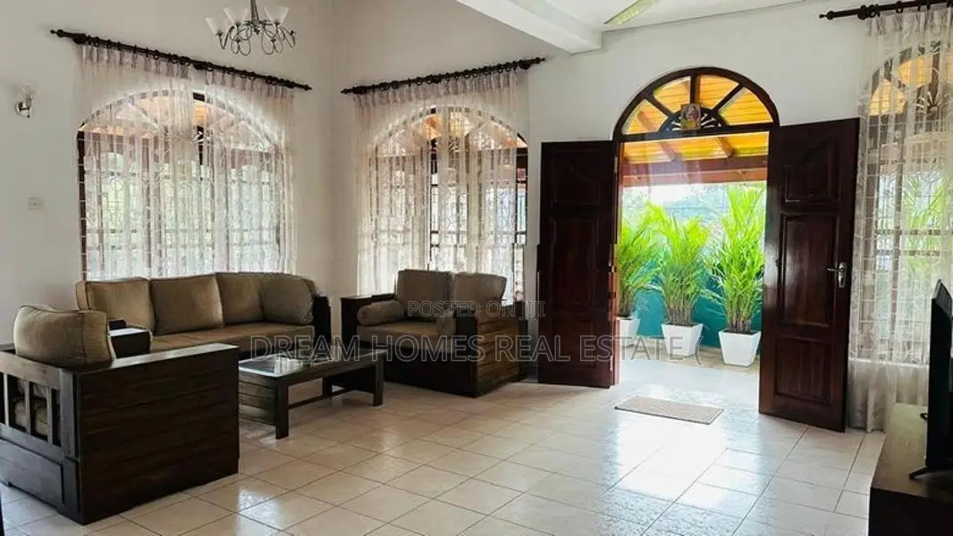 Luxury Fully Furnished 3 Storey House for Rent – Malapalla, Pannipitiy