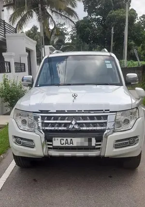 Mitsubishi Montero 2013