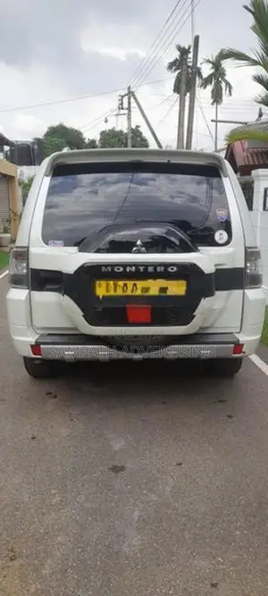 Mitsubishi Montero 2013