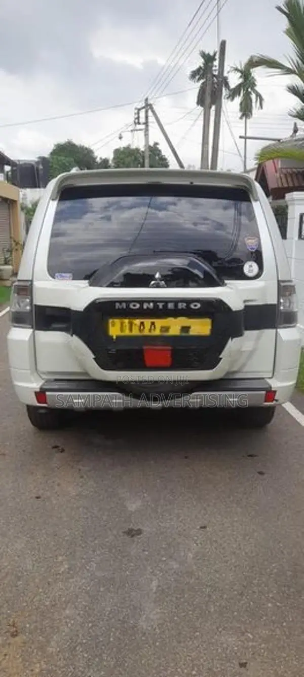 Mitsubishi Montero 2013