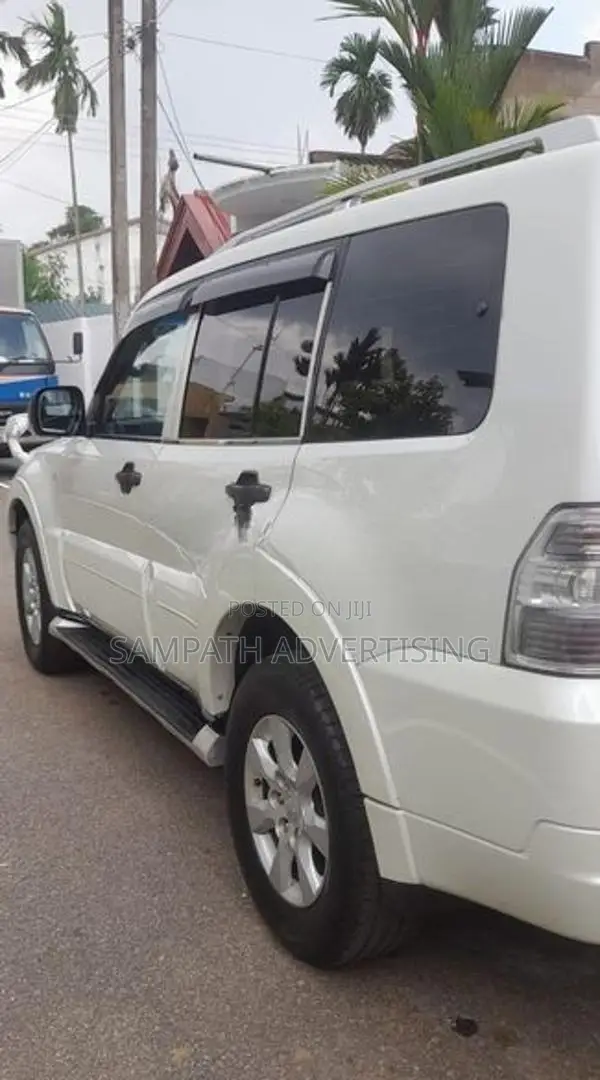 Mitsubishi Montero 2013