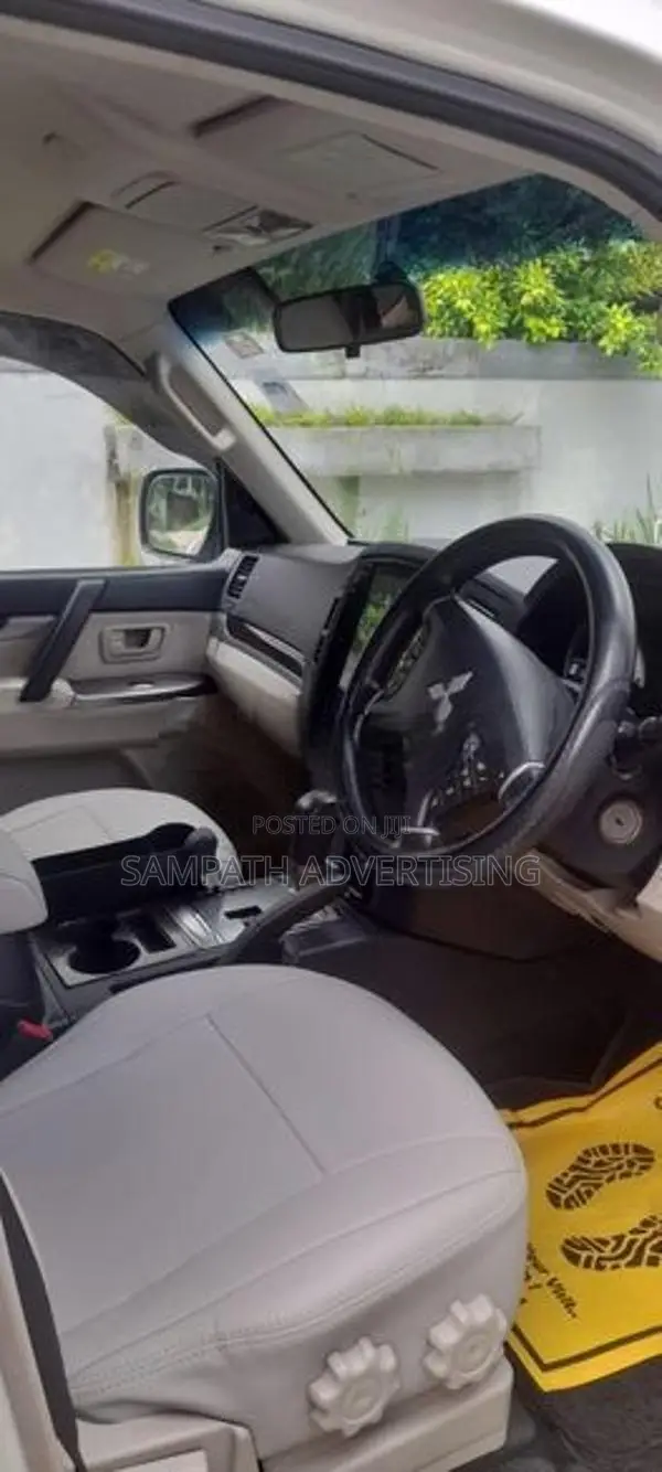 Mitsubishi Montero 2013