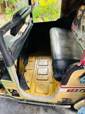 Bajaj RE 2001