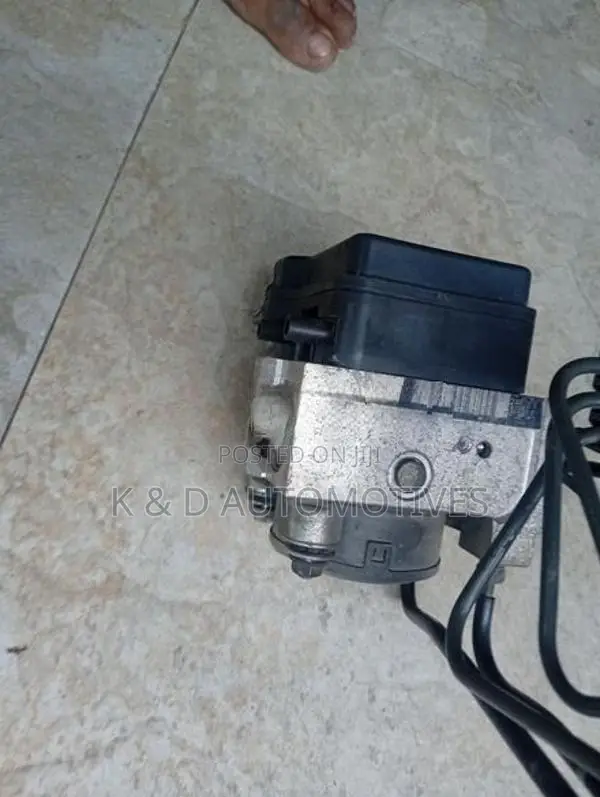 Toyota kDH ABS pump
