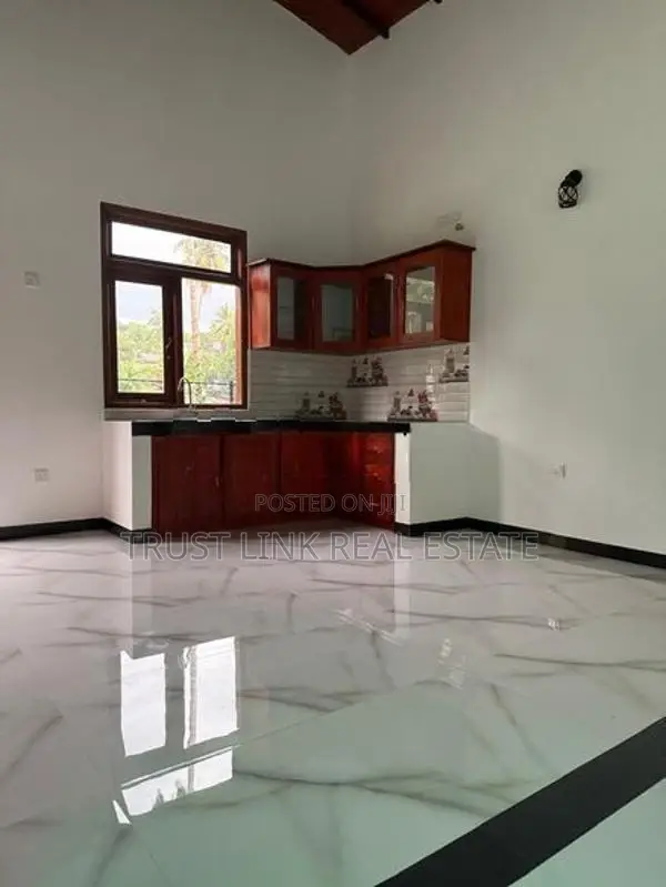 Modern House for Sale in Ragama – [Ref No : H2590]