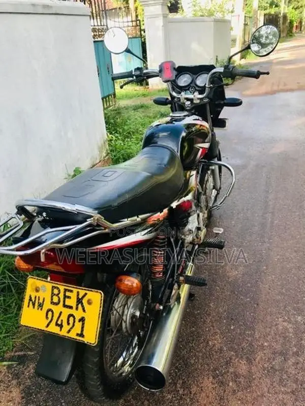Bajaj CT100 2016