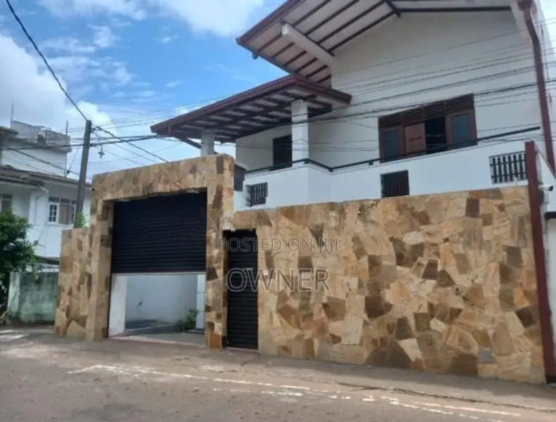 Three Story House for Rent in Piliyandala