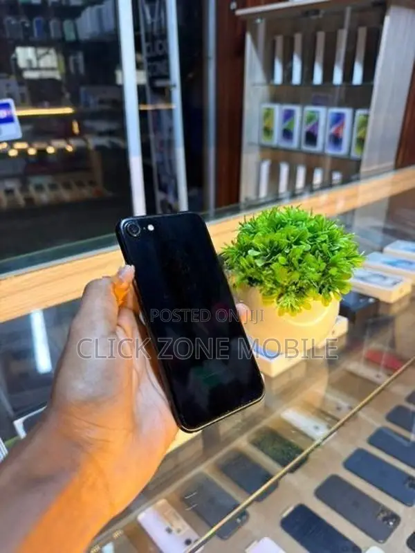 Apple iPhone 7 128GB (Used)