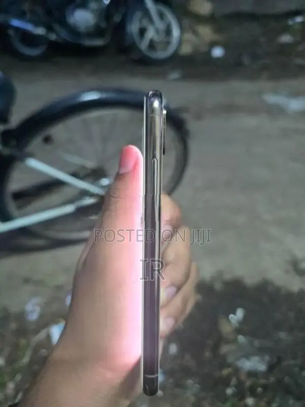 Apple iPhone XS (Used)