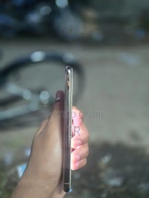 Apple iPhone XS (Used)