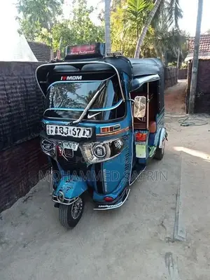 Bajaj RE 2016