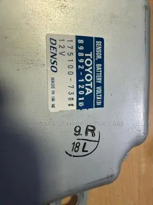 Toyota Voxy Hybrid Battery ECU (Voltage Sensor)