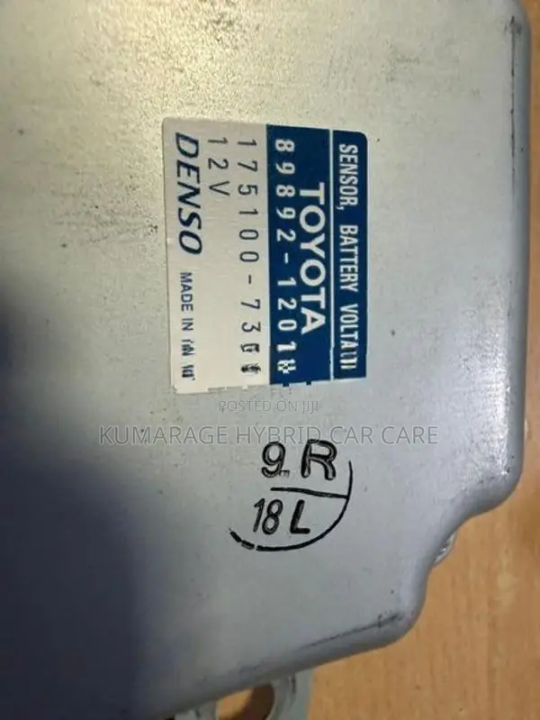 Toyota Voxy Hybrid Battery ECU (Voltage Sensor)