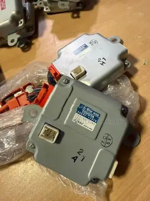 Toyota Voxy Hybrid Battery ECU (Voltage Sensor)
