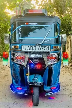 Bajaj RE 2016