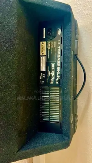 Behringer Backing AMP UL Ultra Base BXL900A