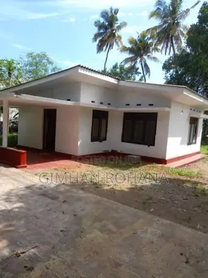 80 Perched Land With House For Rent Boralesgamuwa