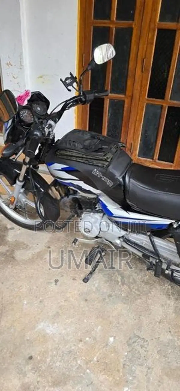 Bajaj CT100 2025