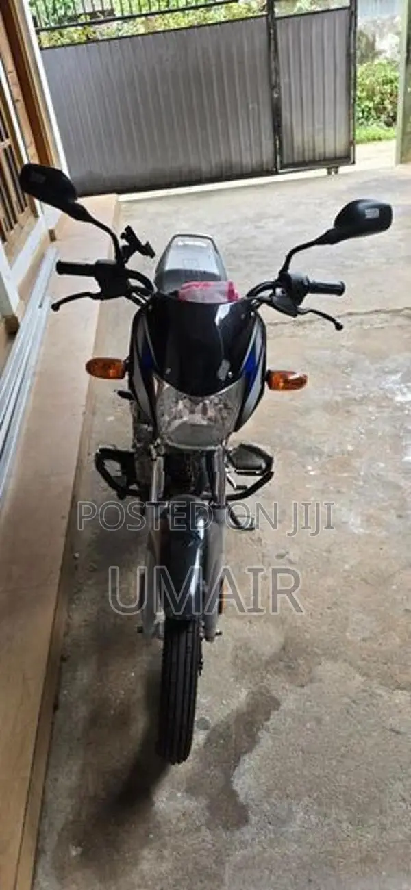 Bajaj CT100 2025