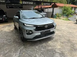 Toyota Urban Cruiser V Grade 2025