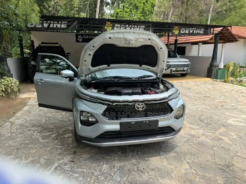 Toyota Urban Cruiser V Grade 2025