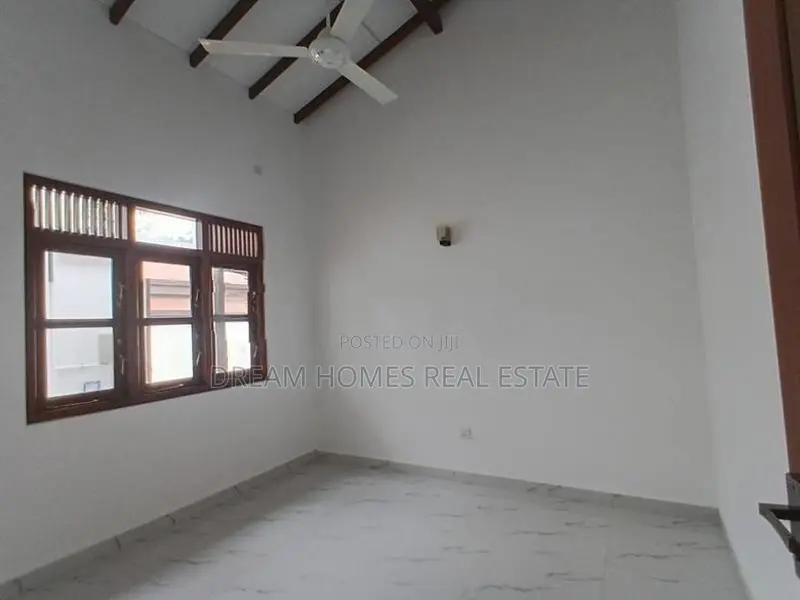 Modern Family House for Sale – Highly Residential Area in Kesbewa