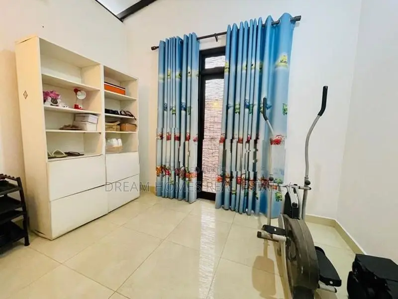 Beautiful Family House for Sale at Pasman Handiya