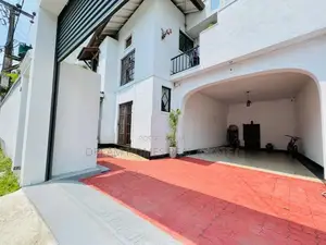 Elegant 2-Storey Family Home in Prime Gallage Mawatha