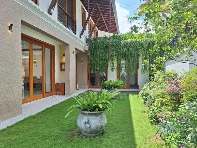 Super Luxury House for Sale in Battaramulla
