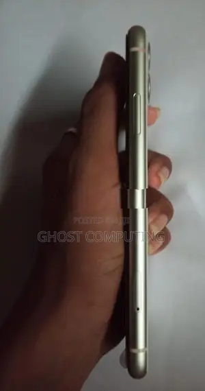 Apple iPhone 11 White Colour (Used)