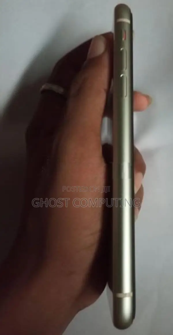 Apple iPhone 11 White Colour (Used)